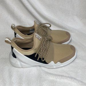 Skechers DLT-A Memory Foam Tan w/ Black Accents/Athletic Leisure. Size 7
